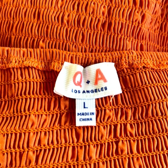 Q & A Los Angeles Women's Orange rust Smocked Top - Picture 2 of 5